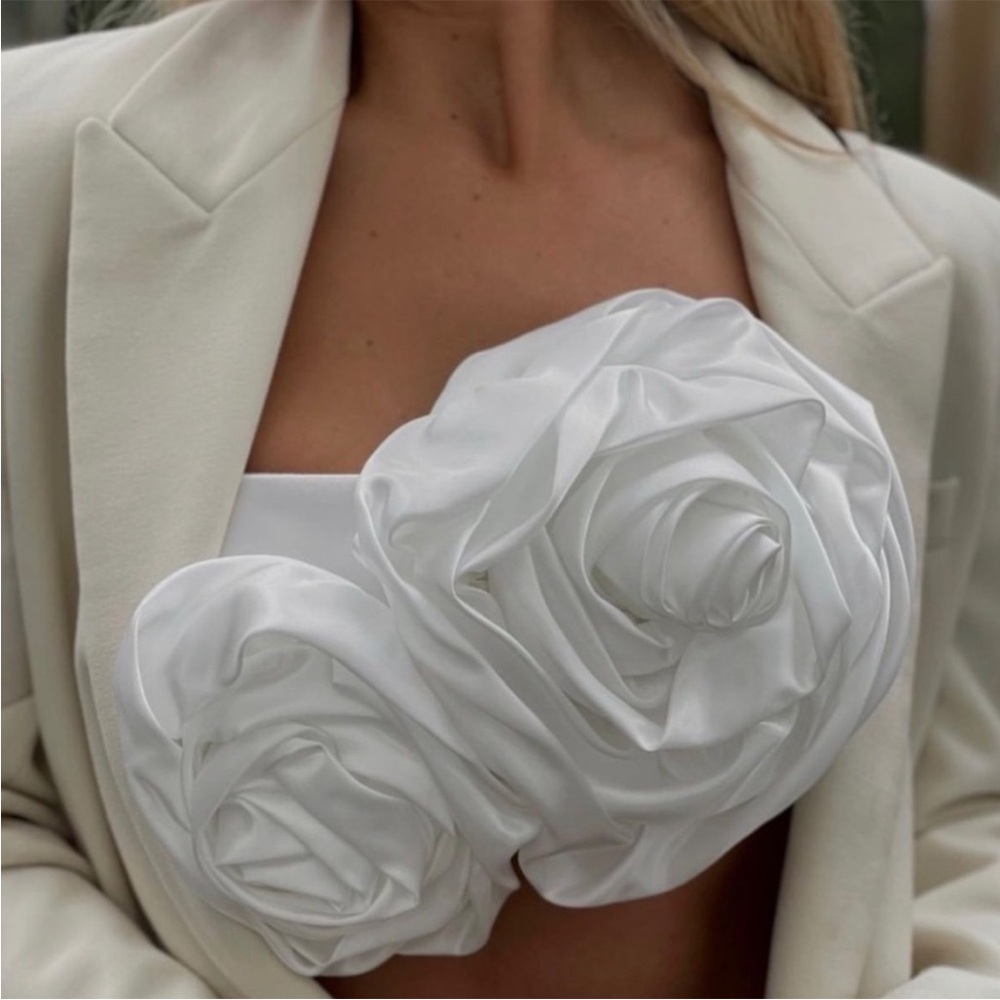 ZARA NWOT CREAM SATIN 3D FLORAL BRALETTE